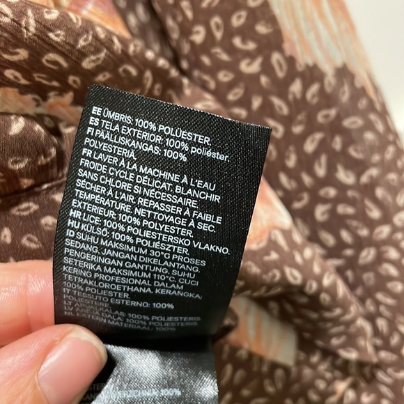 H&M Floral Blouse with Open Back and Tie - Size 6 - Picture 7 of 7